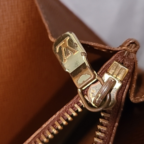 Louis Vuitton Monogram Brown Sarah Wallet - Picture 9 of 16